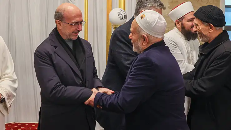 Başkan Pekyatırmacı ilk teravih namazında vatandaşlarla buluştu