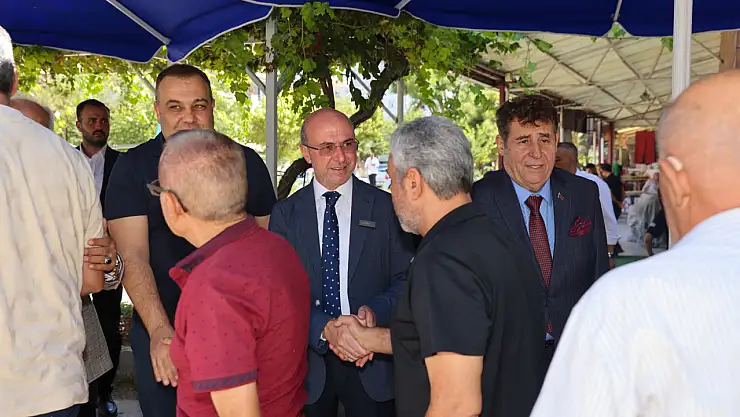 Başkan Pekyatırmacı Malazgirt Camii'nde vatandaşlarla bir araya geldi