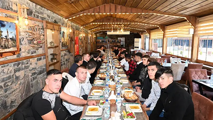 Başkan Tutal, asker adayları ile buluştu