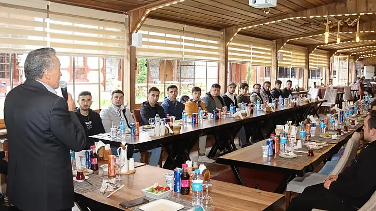 Başkan Tutal, Mehmetçiklerle  yemekte buluştu