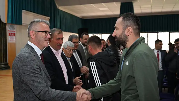 Başkan Ustaoğlu, çalışma arkadaşlarıyla bayramlaştı