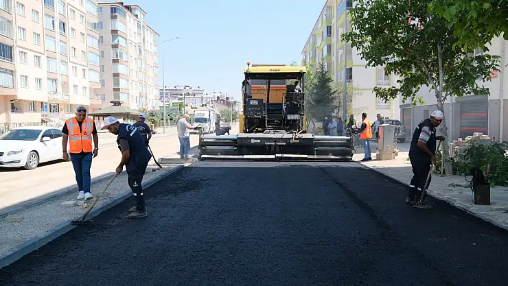Başkan Ustaoğlu müjdeyi duyurdu: O caddede üstyapı yenileme işlemleri tamamlandı