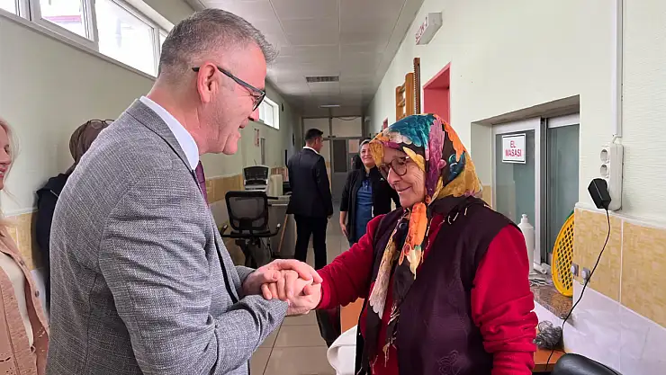 Başkan Ustaoğlu'ndan devlet hastanesine ziyareti