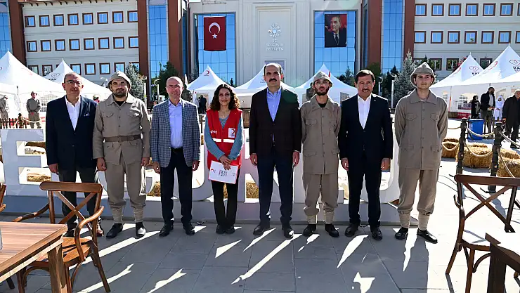 Başkanlar Hilal-İ Ahmer Sergisi ve Kan Bağışı  etkinliğini ziyaret etti