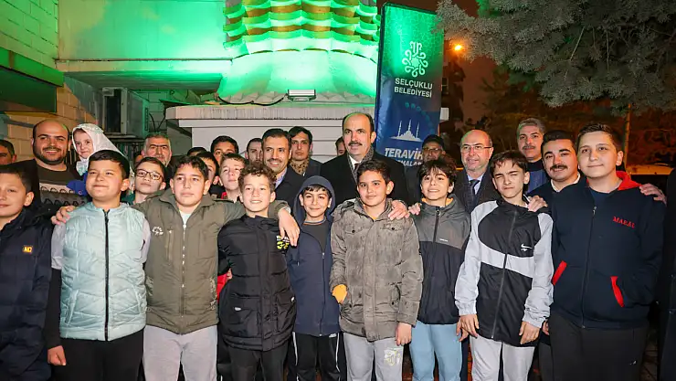 Başkanlar teravih sonrası vatandaşlarla buluştu