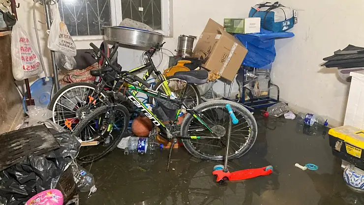 Başkentte etkili olan sağanak hayatı felç etti!