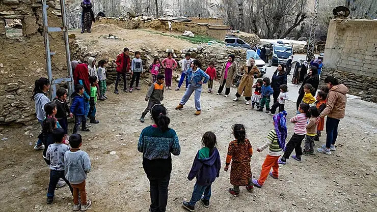 Bayram öncesi iç ısıtan görüntüler: 'Çocukların yüzü hep gülsün'
