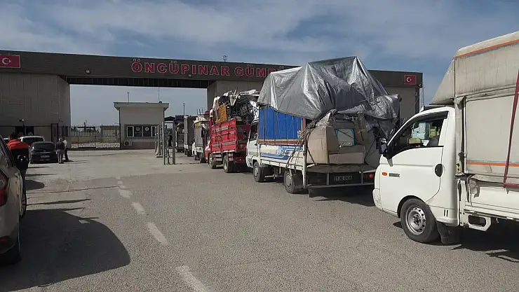 Bayram öncesi Suriyelilerin ülkelerine dönüşü yoğunlaştı
