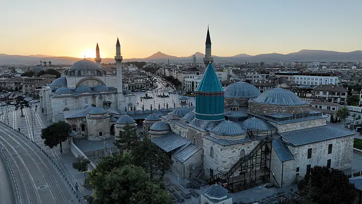 Bayram tatilinde Mevlana Müzesi'ne yoğun ilgi: 50 bini aşkın ziyaretçi!