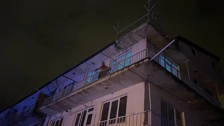 Bebeğine zarar vermeye çalışan baba ekipler tarafından durduruldu