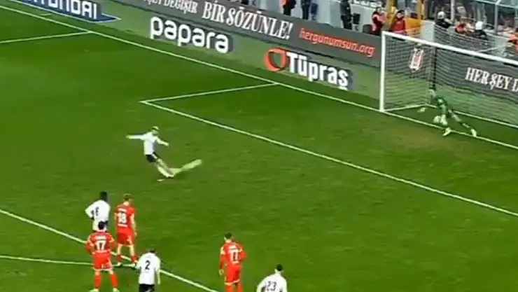 Beşiktaş maçında penaltı krizi: Top ağlara gitti ancak çift vuruştan gol verilmedi! Peki çift vuruş nedir? 