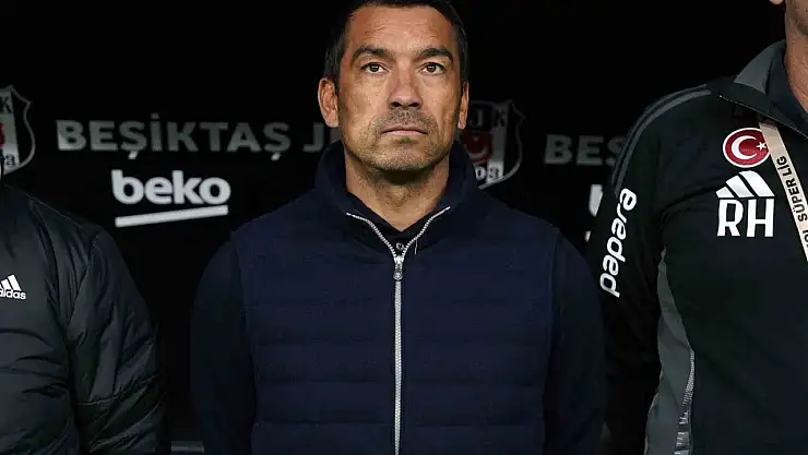 Beşiktaş'ta Giovanni van Bronckhorst ile yollar ayrıldı