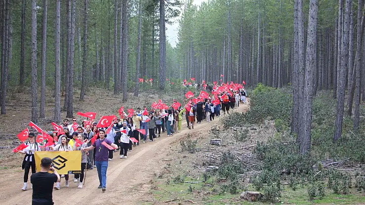 Beyşehir'de 23 Nisan coşkusu: Bayramın tadını doğa yürüyüşle çıkardılar
