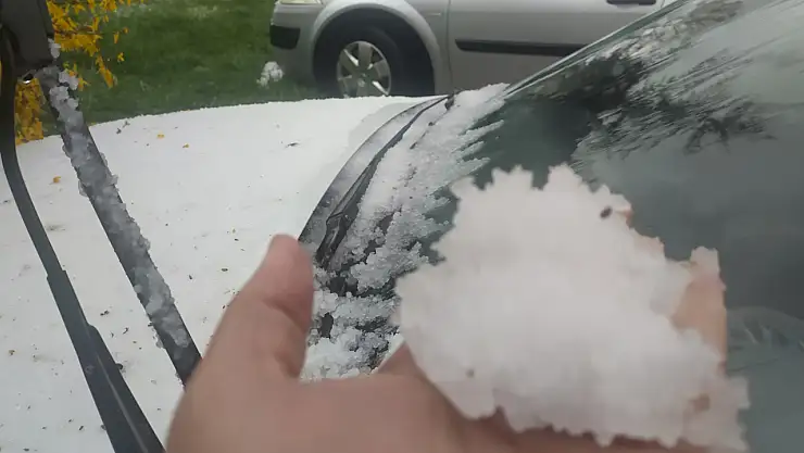 Beyşehir'de dolu etkili oldu