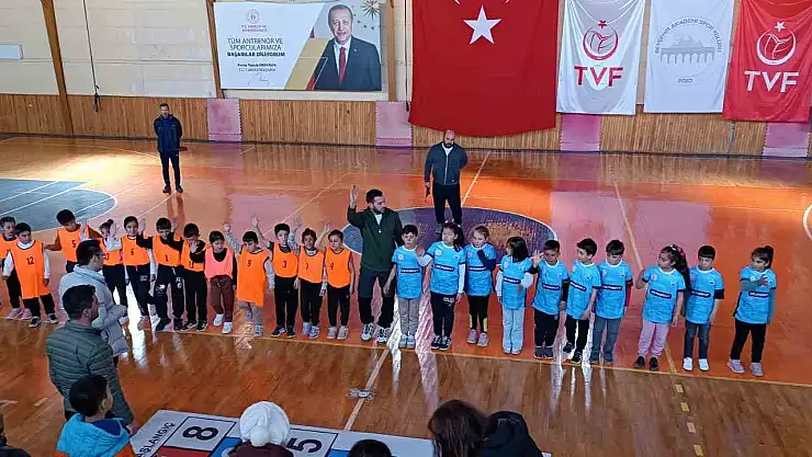 Beyşehir'de geleneksel çocuk oyunları turnuvası coşkusu