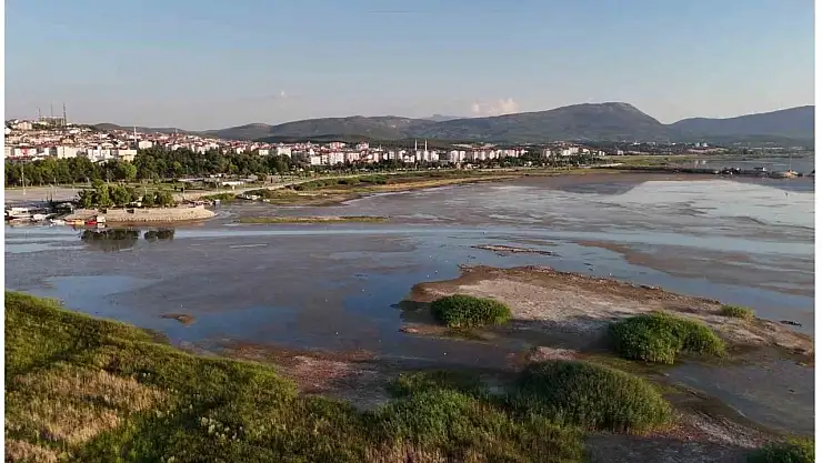 Beyşehir Gölü geri çekiliyor! Sosyal medyada akım başladı...