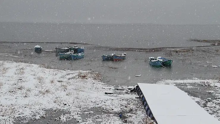 Beyşehir Gölü'nde avlanmaya 'kar' molası