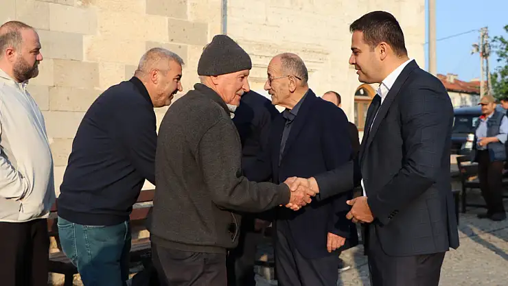 Beyşehir ve Derebucak protokolü vatandaşlarla bayramlaştı