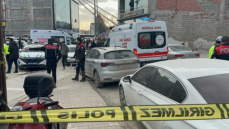 Bıçaklı kavga: 1'i ağır 3 yaralı