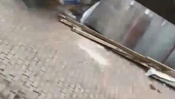 Bina yaşlı adamın üzerine çöktü