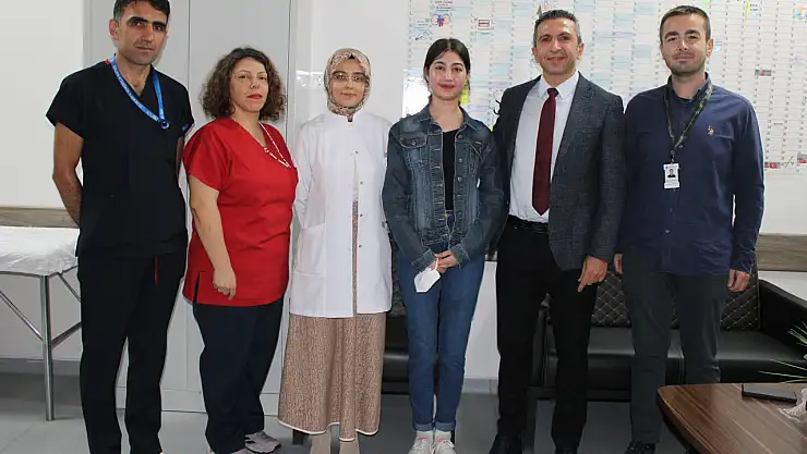 Bir anne, böbrek hastası kızını ikinci kez dünyaya getirdi