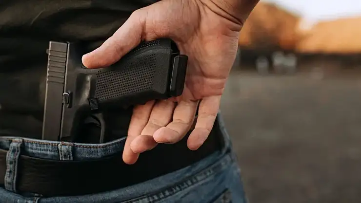 Bir güvenlik, tartıştığı adamı silahla vurarak öldürdü