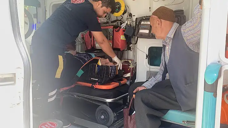 Bir otomobil yaşlı kadına çarptı