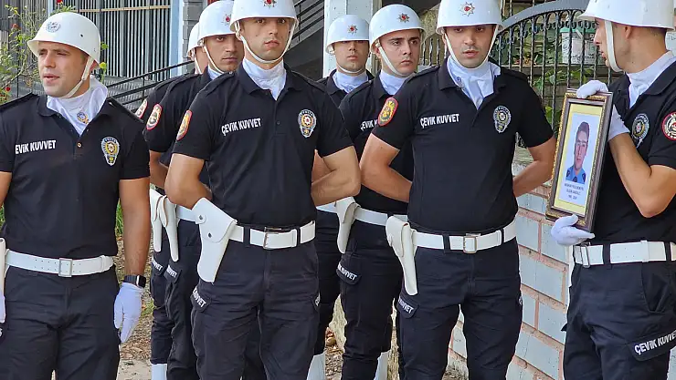 Bir polis memuru görev esnasında kalp krizi geçirdi