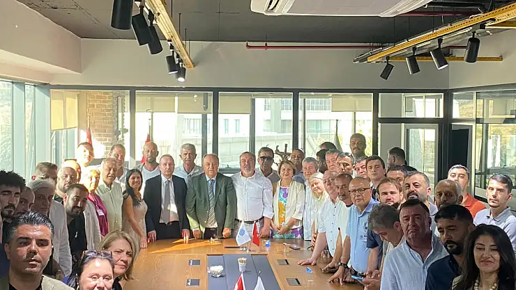 Bir siyasi parti kapatıldı! İşte böyle veda ettiler...