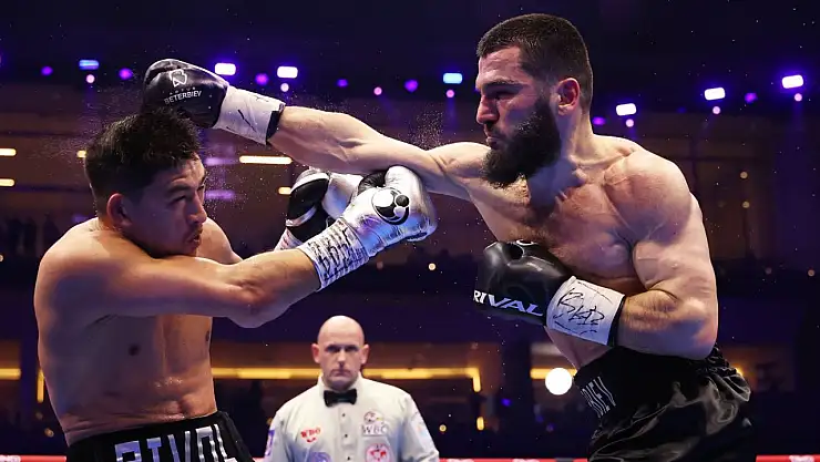 Bivol rövanşta Beterbiev'i devirdi, üçüncü maç kapıda!