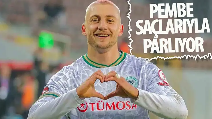 Blaz Kramer pembeye boyadığı saçıyla parlıyor