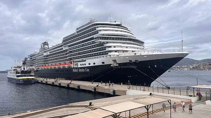 Bodrum'a ilk kez geldi, turist akınına uğradı!
