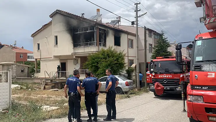 Boşandığı eşine sinirlendi: Evi ateşe verdi!