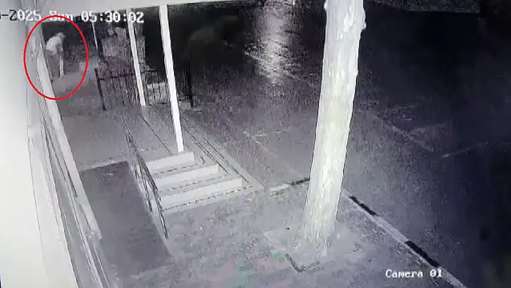 Bu kadarı da pes dedirtti:  Atatürk büstünü çaldılar!