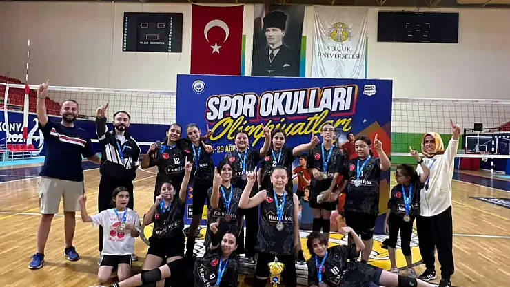 Bozkır Midi Voleybol takımı 28 ilçe arasında şampiyon oldu