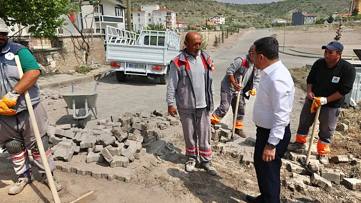 Bozuk yollar belediye ekiplerince  onarılıyor