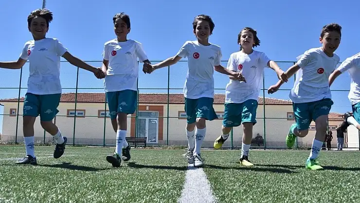 Bu kulüp 12 branşta 922 sporcu yetiştiriyor!