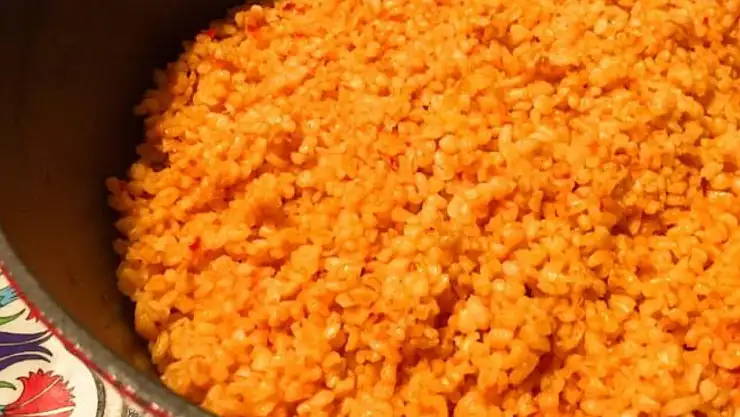 Bulgur pilavının lezzetini 5 katlayan tüyo! 1 çay bardağı ekleyin yeterli. Hem şişkinlik yapmıyor hem de tane tane oluyor