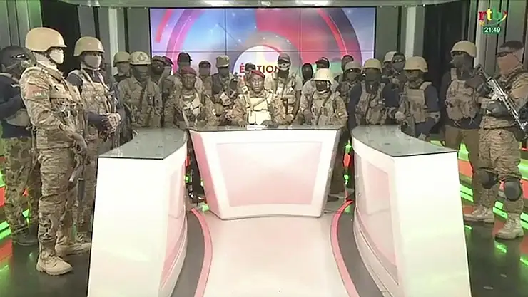 Burkina Faso'da ordu iktidara el koydu