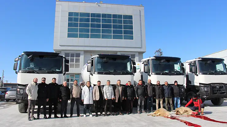 Buyruk Grup'tan Ünal Korkmaz Hazır Beton filosuna 7 yeni Renault Trucks!