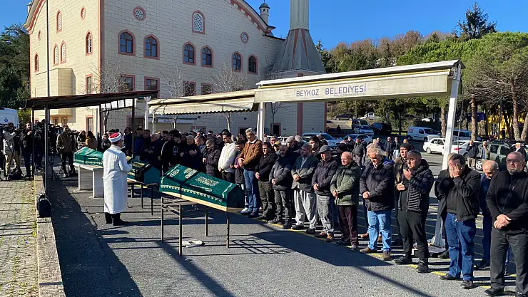 Büyükçekmece'deki aile katliamında ölenler toprağa verildi