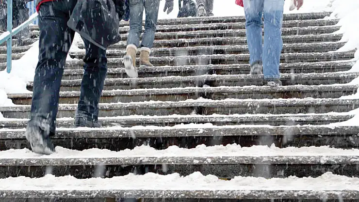 Buzlu zeminde yürüme taktikleri