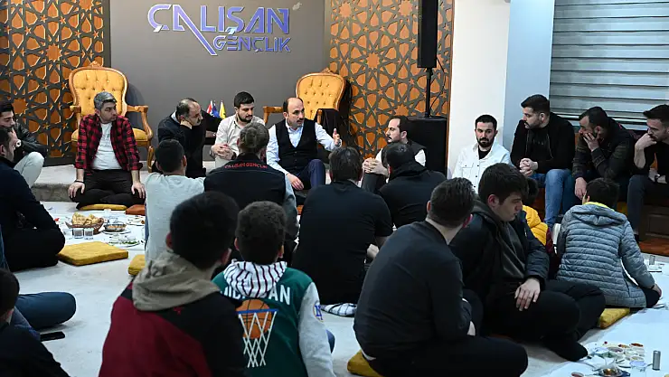 Çalışsan Gençlik Meclisi üyeleri ile sahur yaptı