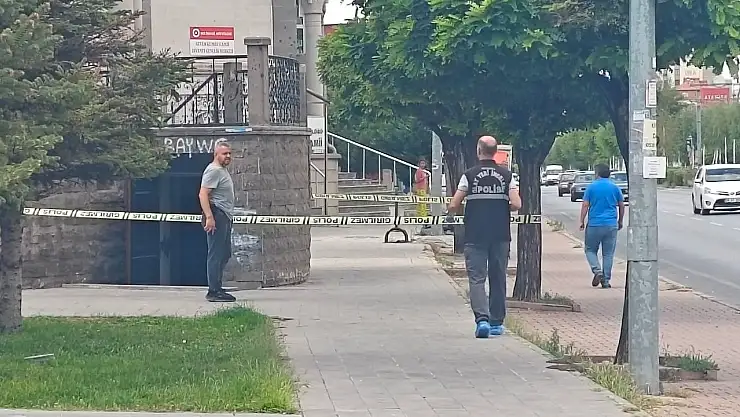 Cami tuvaletindeki kavga kanlı bitti: 1 ağır yaralı