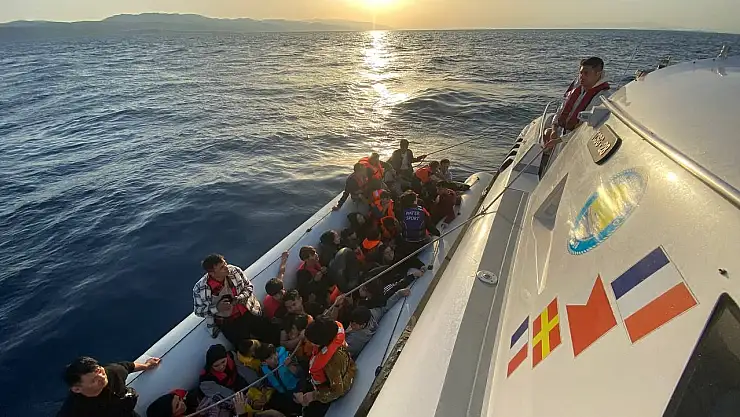 Çanakkale'nin Avyacık ilçesi açıklarında 75 düzensiz göçmen yakalandı, aralarında 30 çocuk var