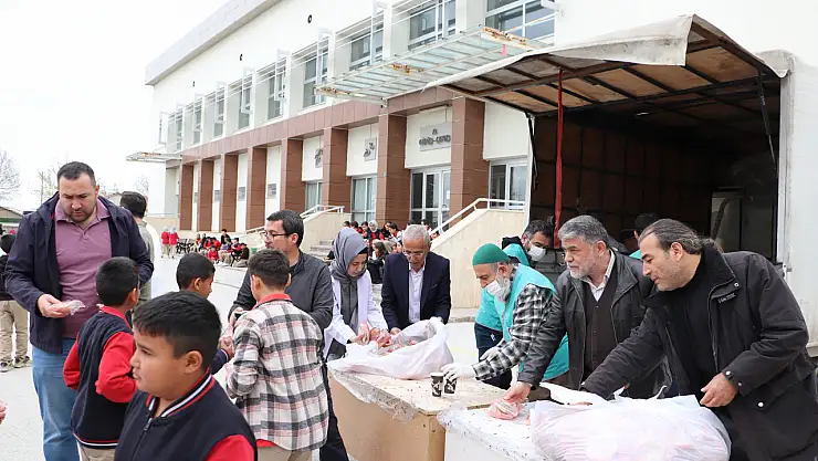 Cansuyu derneğinden öğrencilere ikram