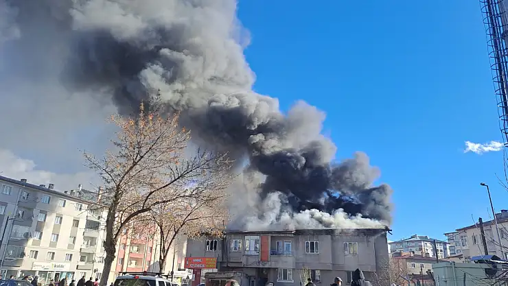 Çatıda çıkan yangın paniğe sebep oldu