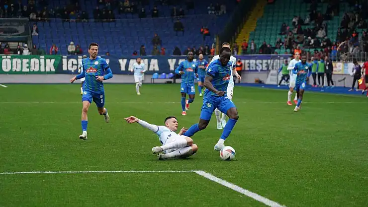Çaykur Rizespor ilk yarıyı önde tamamladı