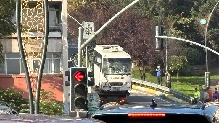 Cenazeden dönerken kaza: 3'ü polis 7 yaralı