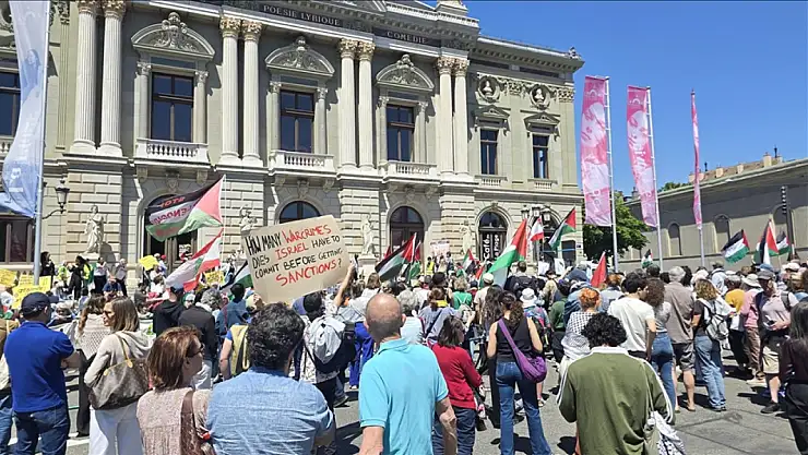 Cenevre'de binlerce kişi Filistin'e destek için yürüdü